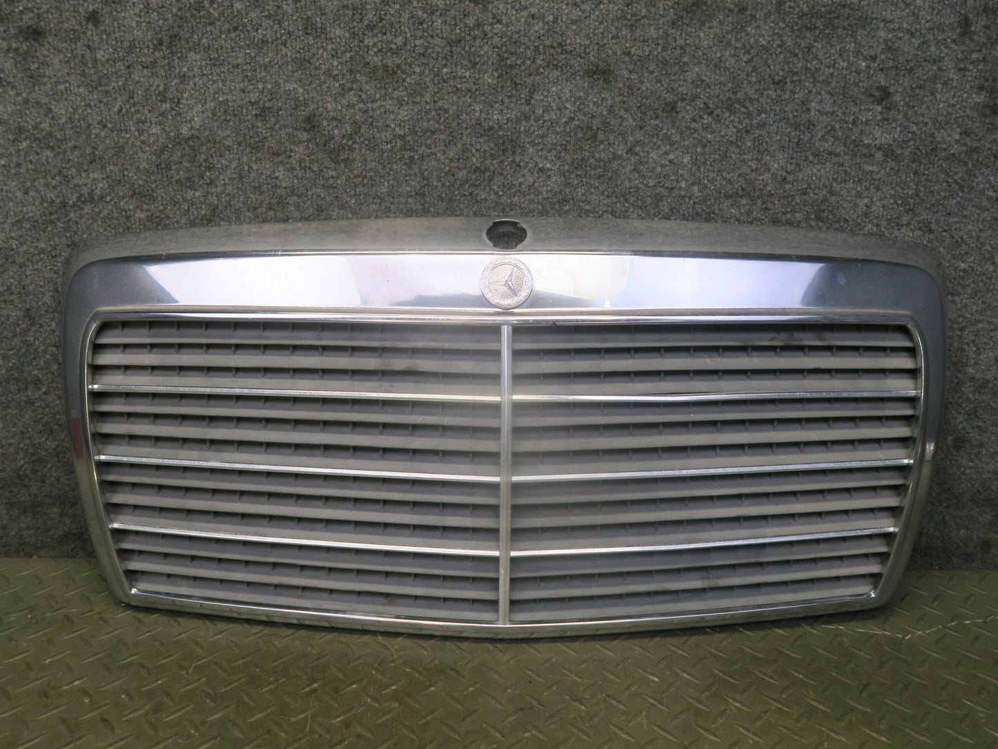 86-93 Mercedes W124 300E Front Hood Radiator Grille OEM