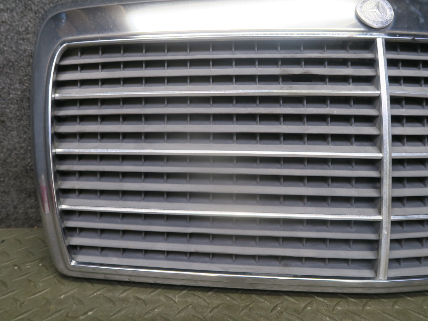 86-93 Mercedes W124 300E Front Hood Radiator Grille OEM