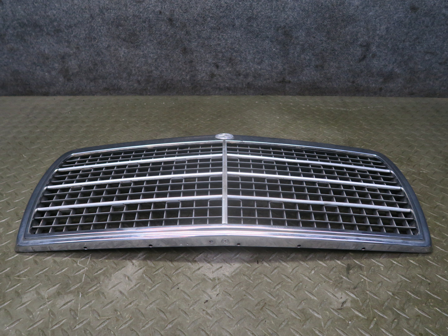 86-93 Mercedes W124 300E Front Hood Radiator Grille OEM