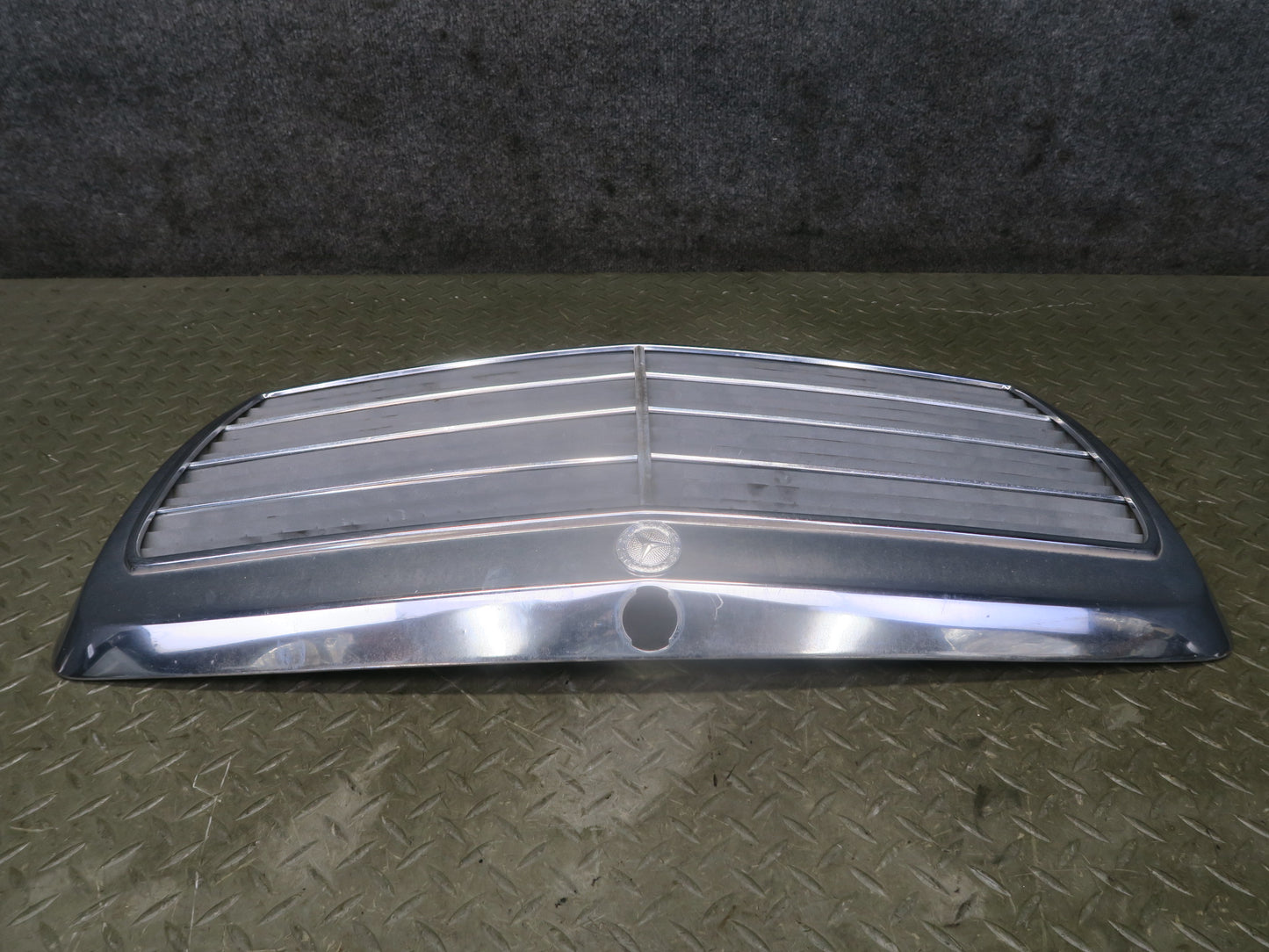 86-93 Mercedes W124 300E Front Hood Radiator Grille OEM