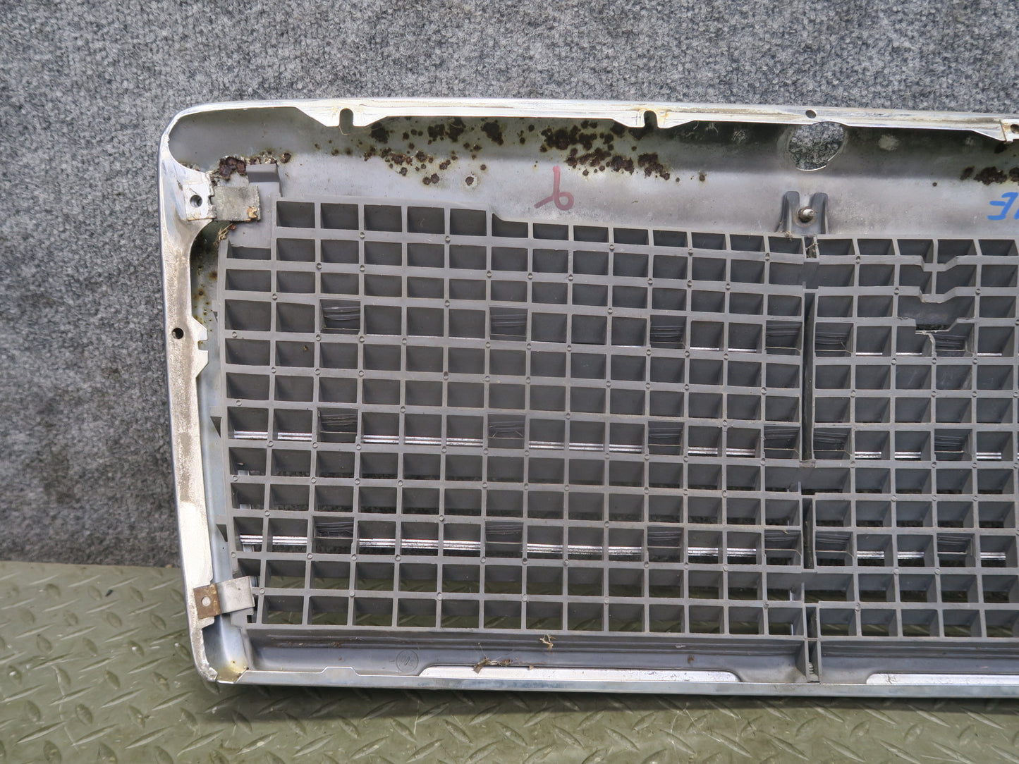86-93 Mercedes W124 300E Front Hood Radiator Grille OEM
