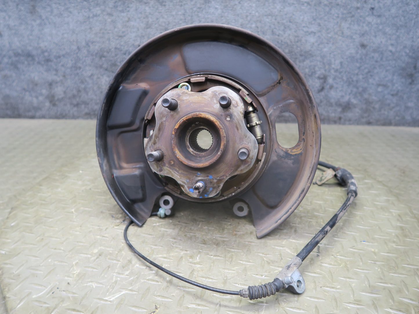 95-97 Nissan Gloria HY33 VIP Rear Left Spindle Knuckle Wheel Hub Bearing 60K OEM