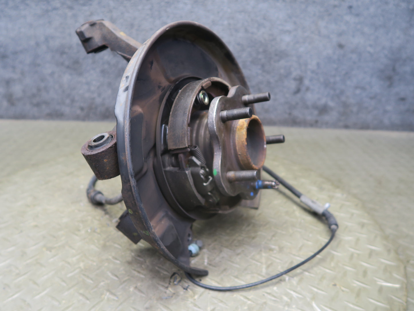 95-97 Nissan Gloria HY33 VIP Rear Left Spindle Knuckle Wheel Hub Bearing 60K OEM