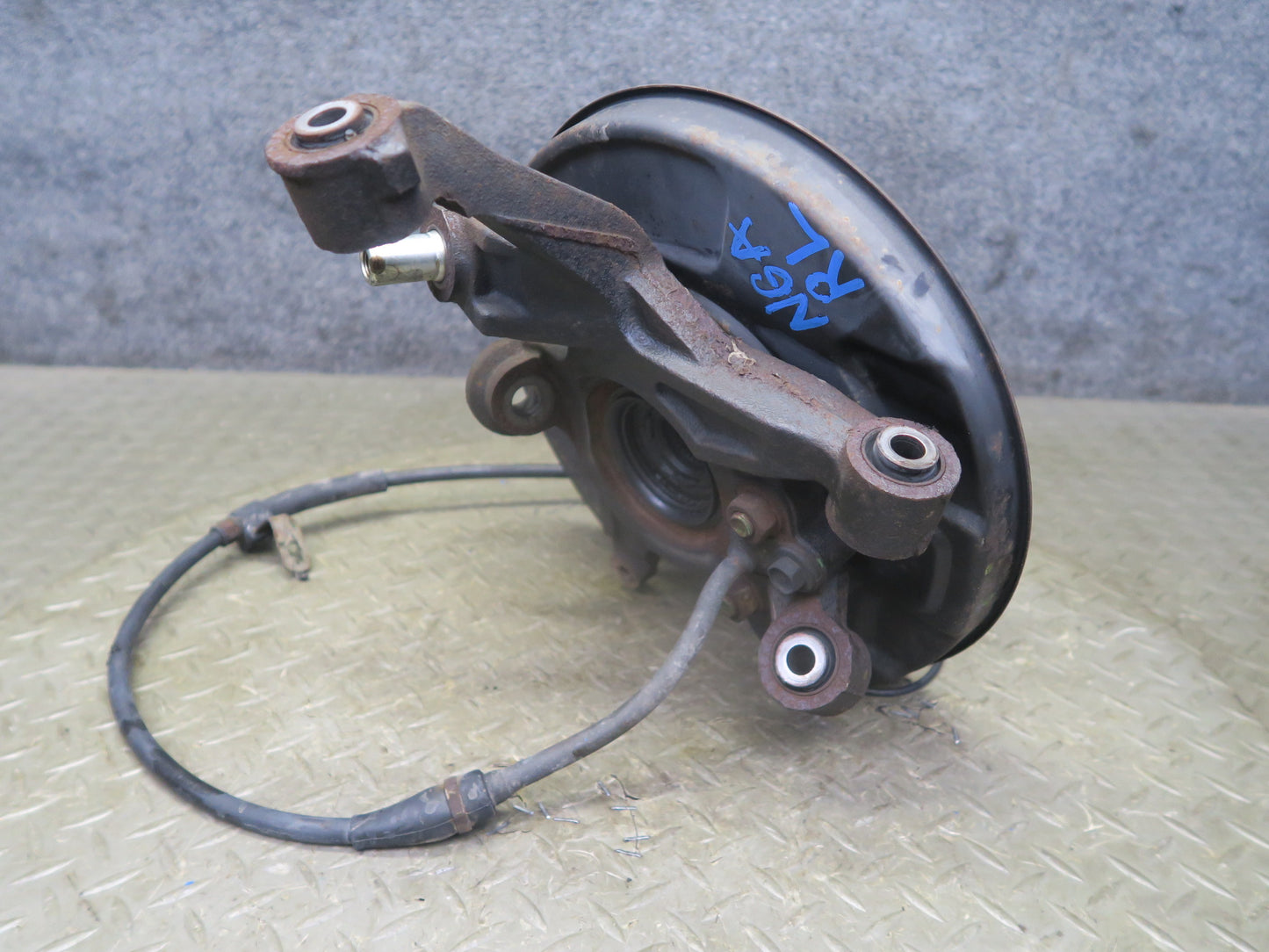 95-97 Nissan Gloria HY33 VIP Rear Left Spindle Knuckle Wheel Hub Bearing 60K OEM