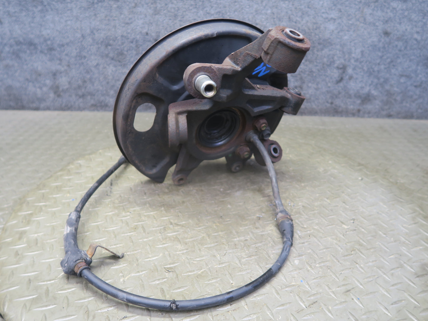 95-97 Nissan Gloria HY33 VIP Rear Left Spindle Knuckle Wheel Hub Bearing 60K OEM