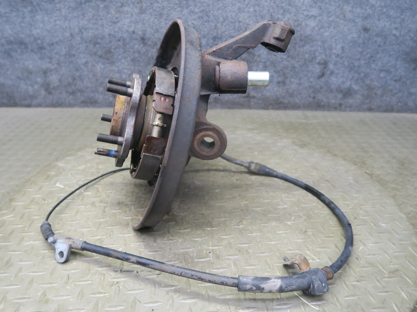95-97 Nissan Gloria HY33 VIP Rear Left Spindle Knuckle Wheel Hub Bearing 60K OEM