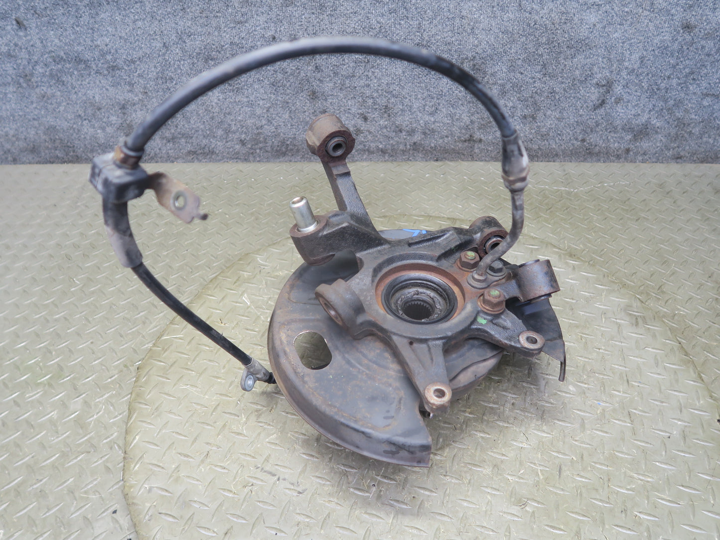 95-97 Nissan Gloria HY33 VIP Rear Left Spindle Knuckle Wheel Hub Bearing 60K OEM