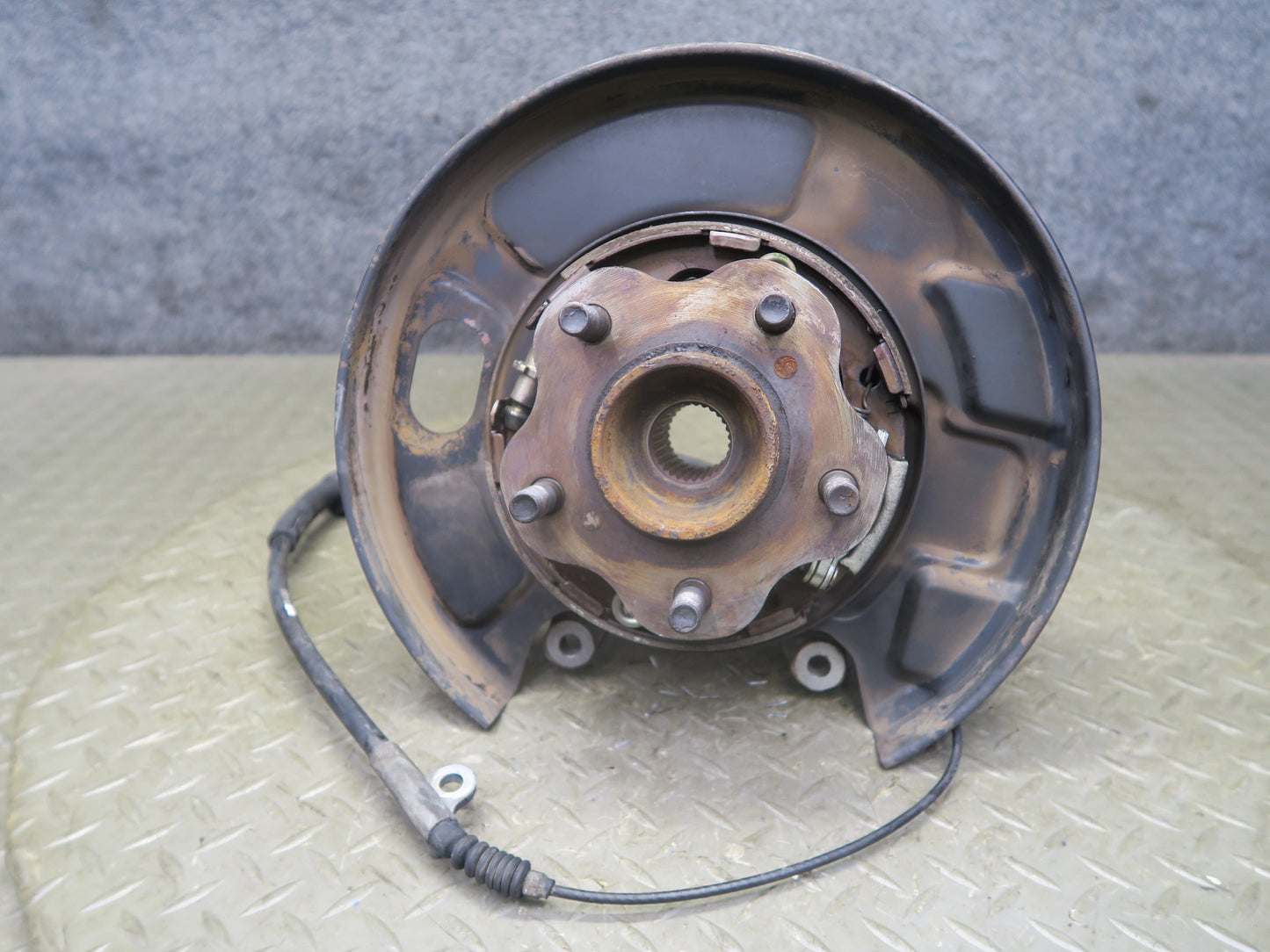 95-97 Nissan Gloria HY33 Rear Right Spindle Knuckle Wheel Hub Bearing 60K OEM