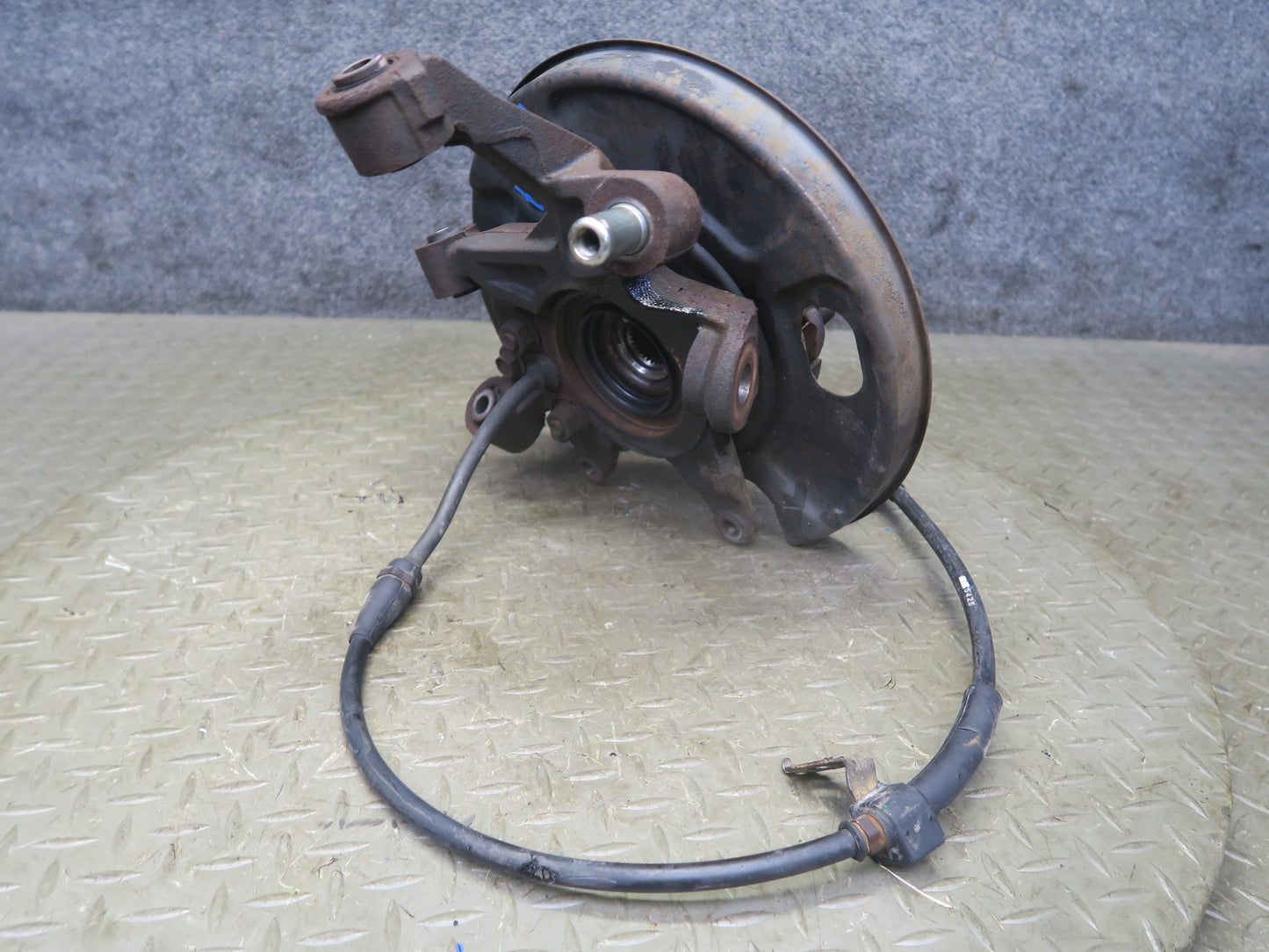 95-97 Nissan Gloria HY33 Rear Right Spindle Knuckle Wheel Hub Bearing 60K OEM