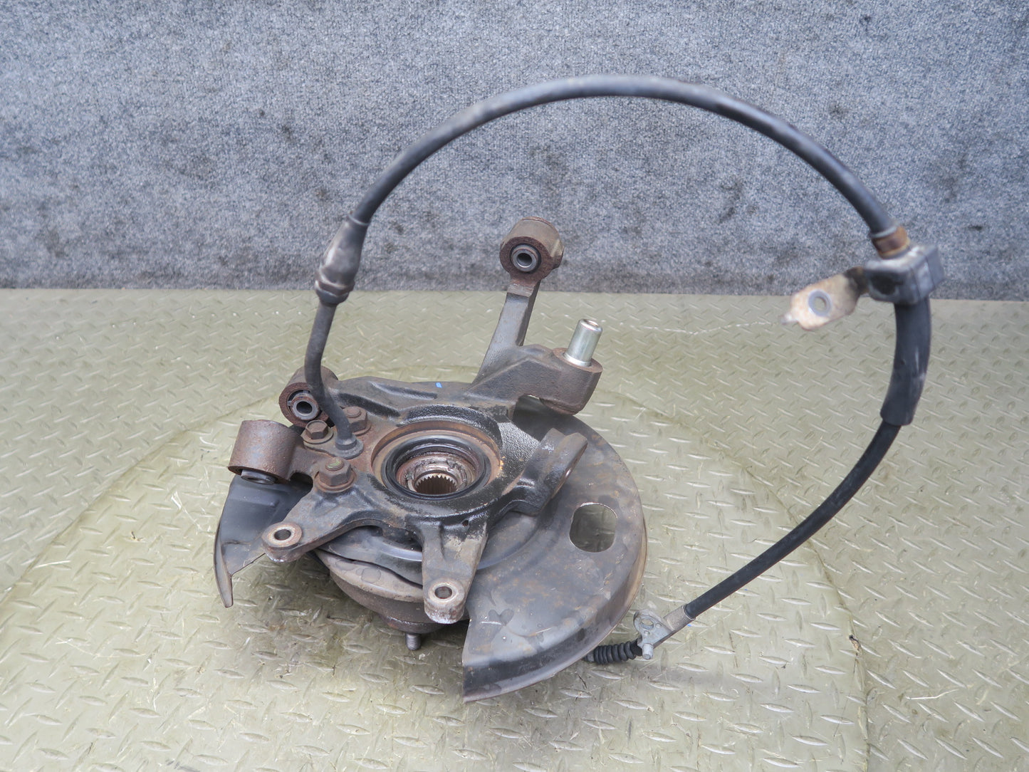 95-97 Nissan Gloria HY33 Rear Right Spindle Knuckle Wheel Hub Bearing 60K OEM