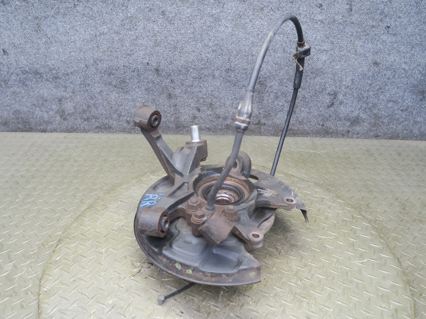 95-97 Nissan Gloria HY33 Rear Right Spindle Knuckle Wheel Hub Bearing 60K OEM