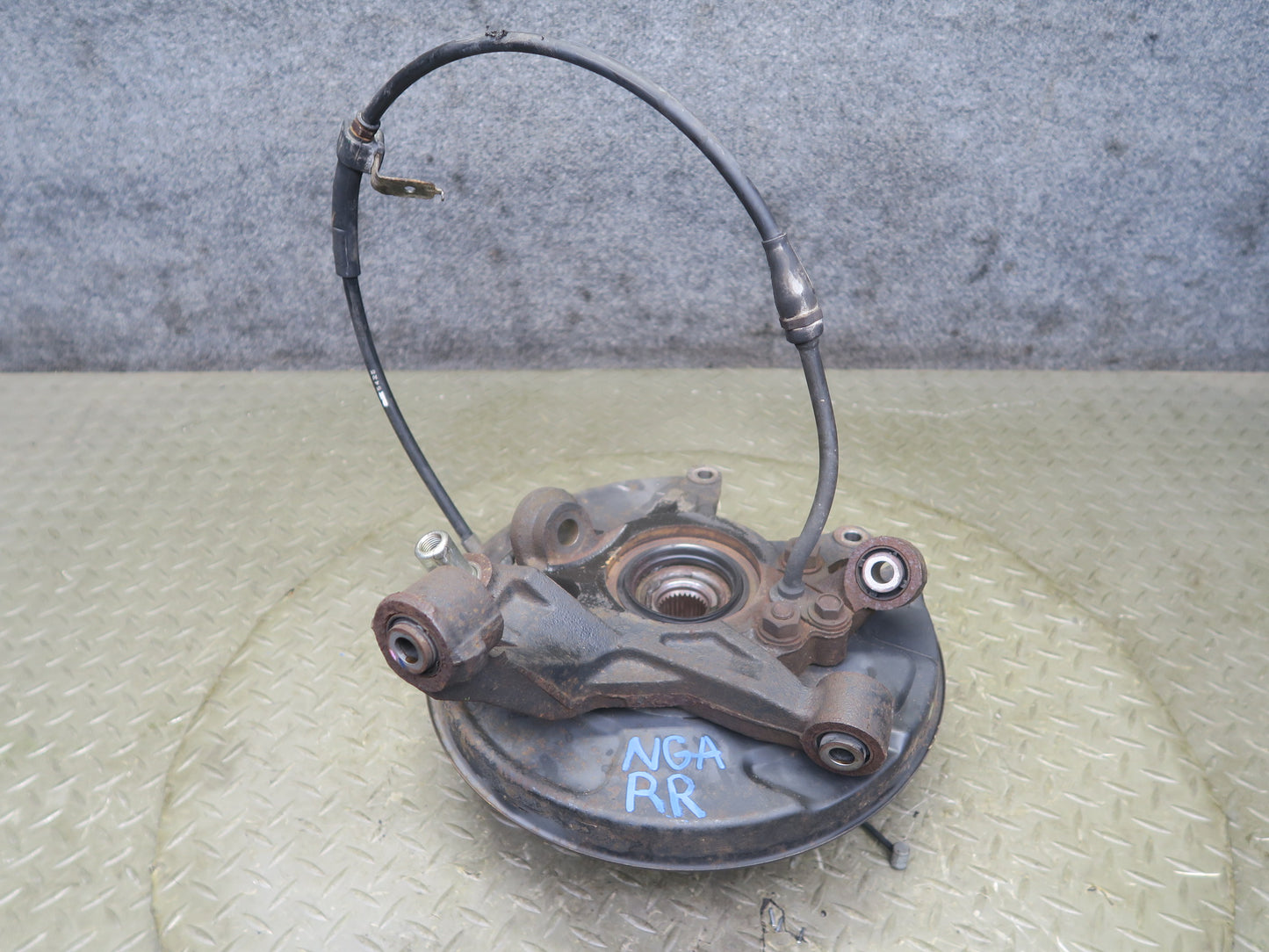 95-97 Nissan Gloria HY33 Rear Right Spindle Knuckle Wheel Hub Bearing 60K OEM