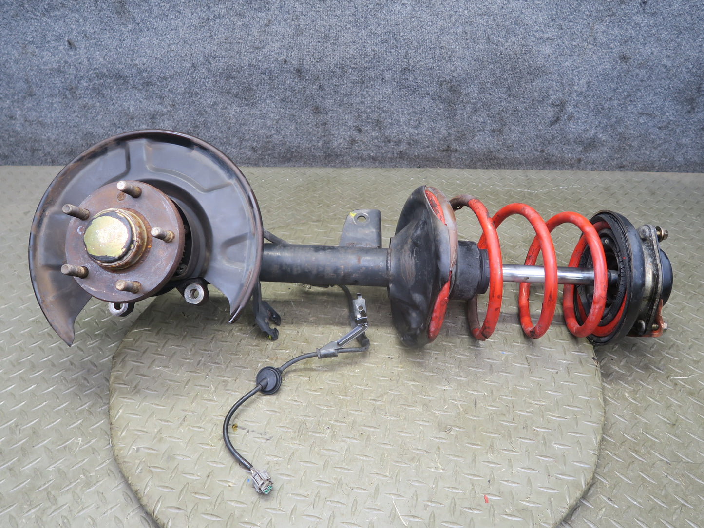 95-97 Nissan Gloria HY33 Front Right Spindle Knuckle Wheel Hub Shock Strut OEM