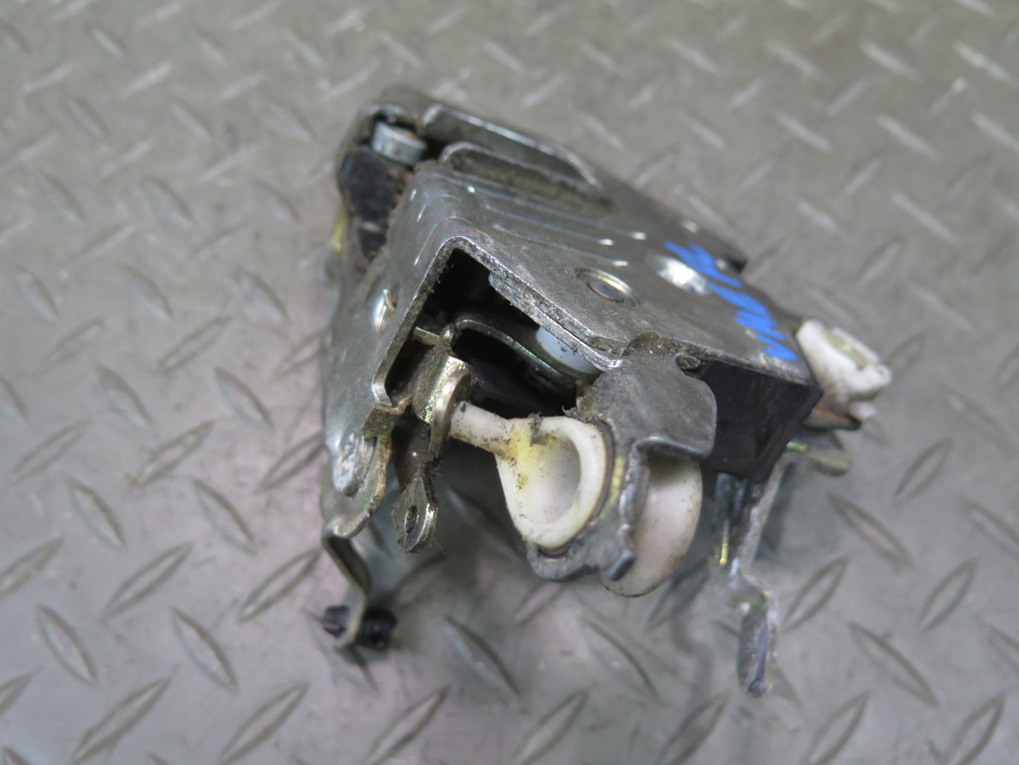 86-93 Mercedes W124 300E Front Left Door Lock Latch OEM