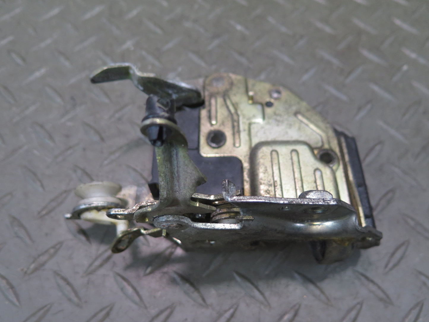86-93 Mercedes W124 300E Front Left Door Lock Latch OEM