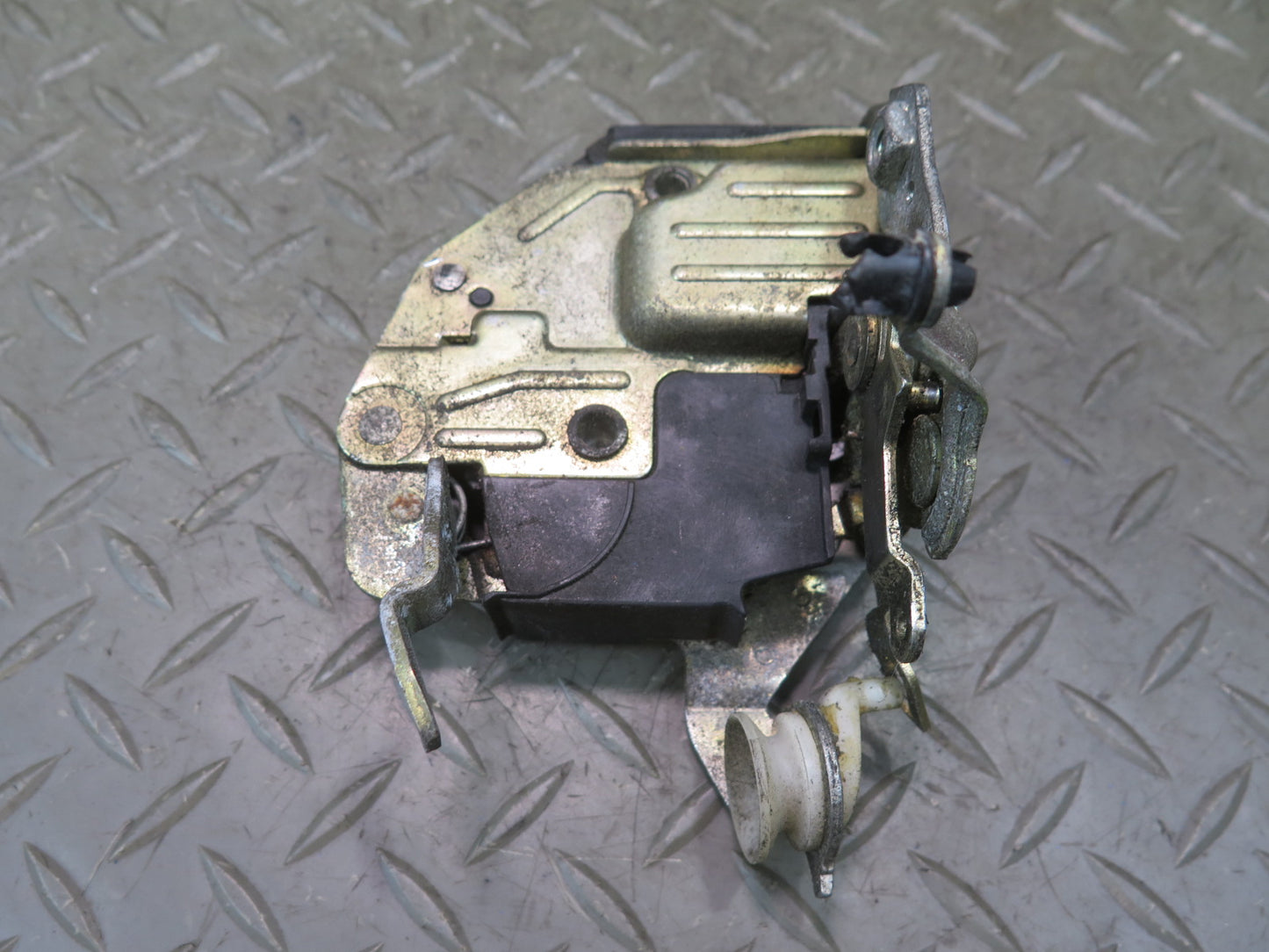 86-93 Mercedes W124 300E Front Left Door Lock Latch OEM