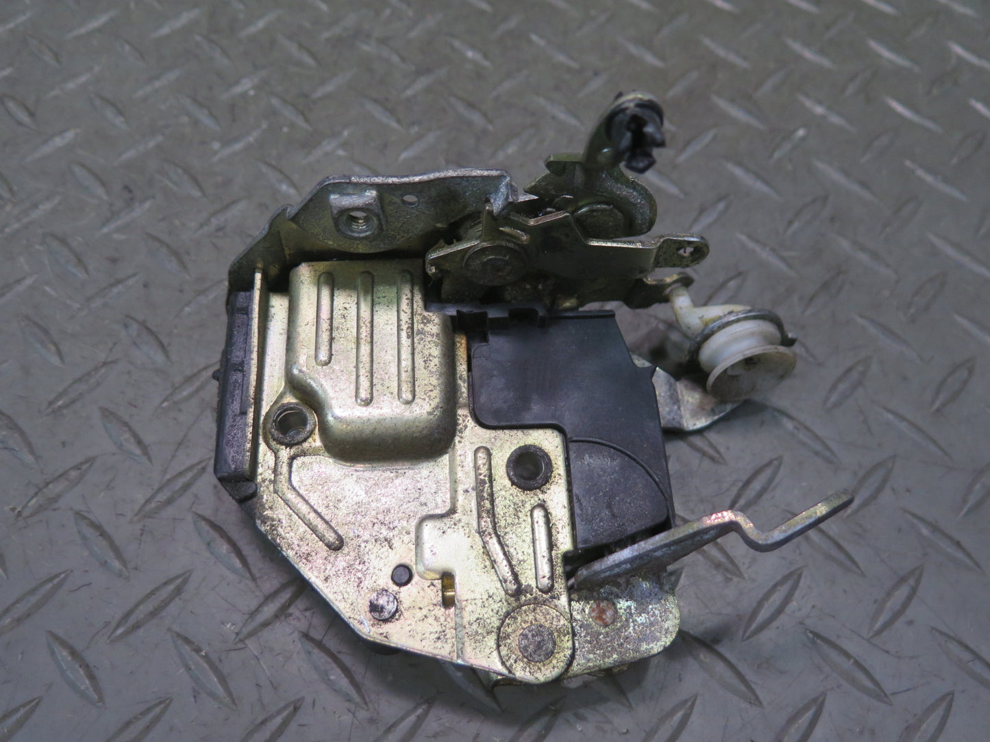 86-93 Mercedes W124 300E Front Left Door Lock Latch OEM