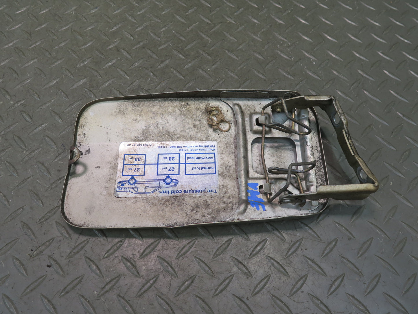 86-93 Mercedes W124 300E Fuel  Tank Filler Door Lid Cover OEM