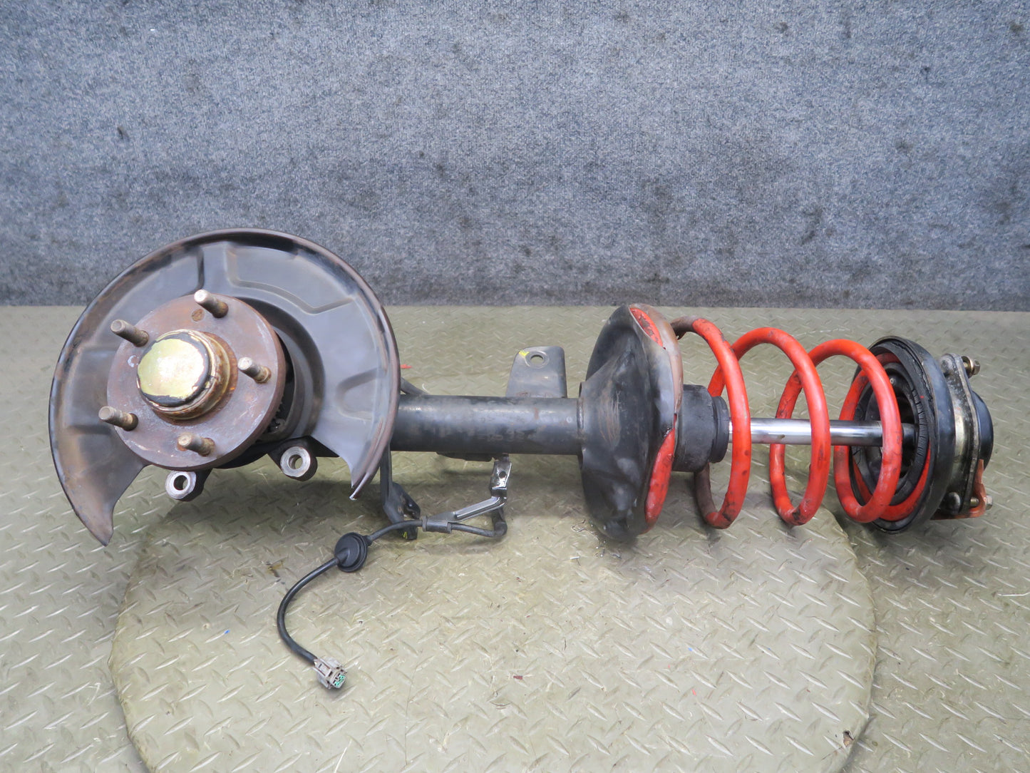 95-97 Nissan Gloria HY33 Front Right Spindle Knuckle Wheel Hub Shock Strut OEM