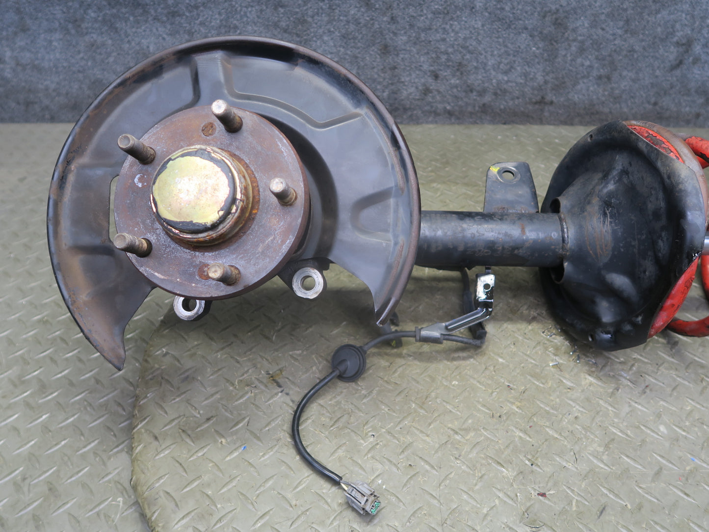 95-97 Nissan Gloria HY33 Front Right Spindle Knuckle Wheel Hub Shock Strut OEM
