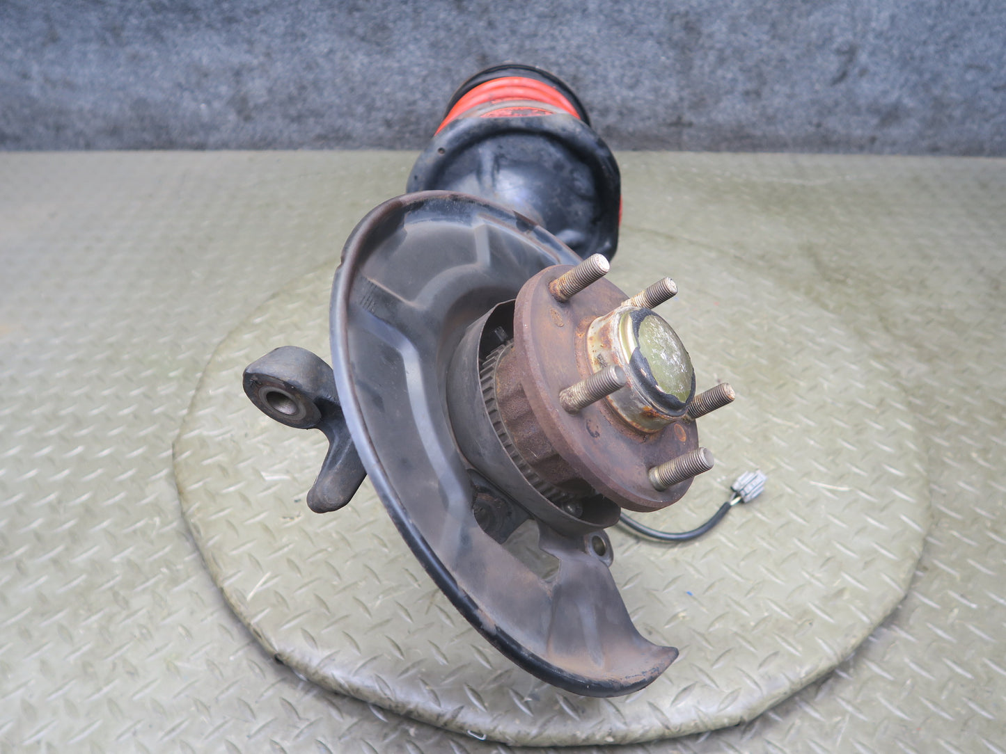95-97 Nissan Gloria HY33 Front Right Spindle Knuckle Wheel Hub Shock Strut OEM