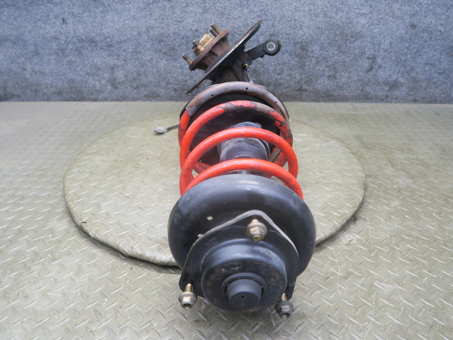95-97 Nissan Gloria HY33 Front Right Spindle Knuckle Wheel Hub Shock Strut OEM