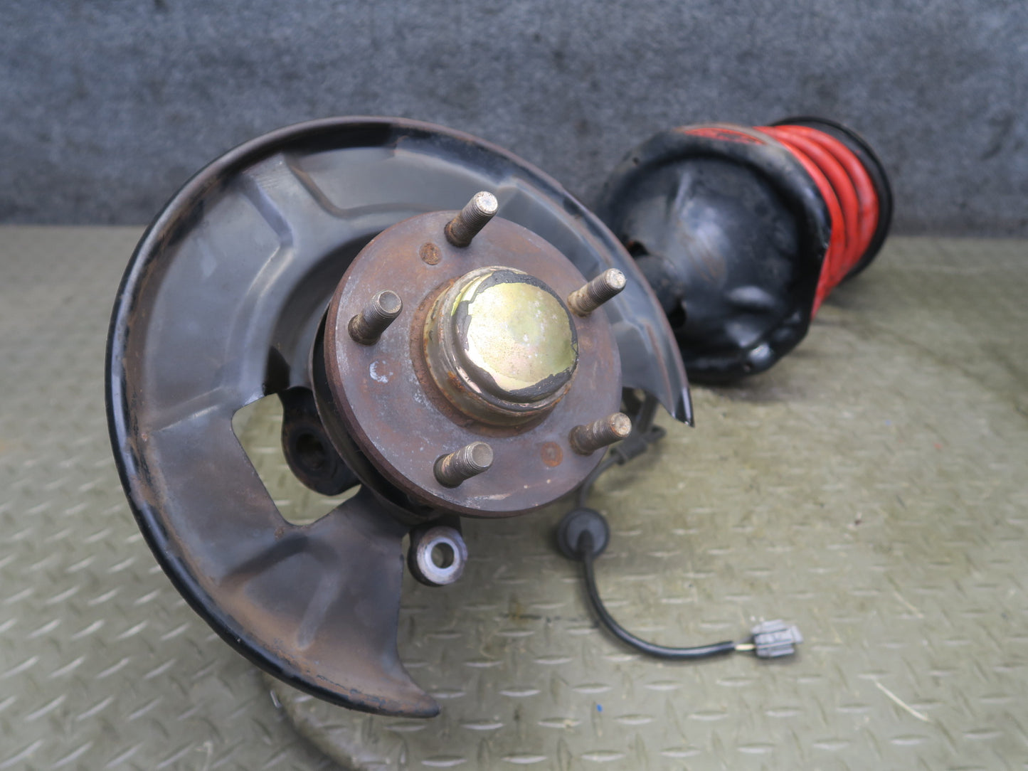 95-97 Nissan Gloria HY33 Front Right Spindle Knuckle Wheel Hub Shock Strut OEM