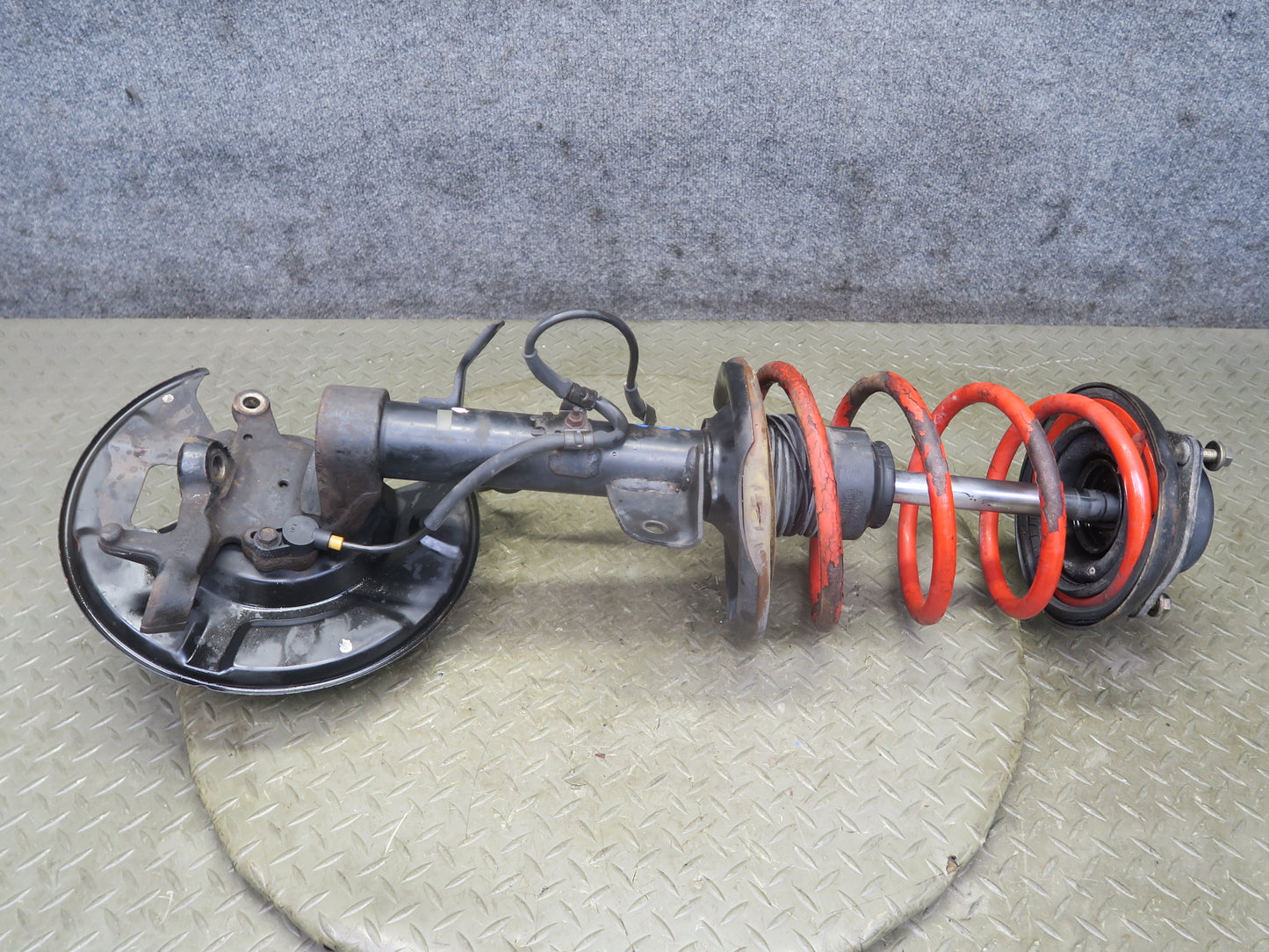 95-97 Nissan Gloria HY33 Front Right Spindle Knuckle Wheel Hub Shock Strut OEM