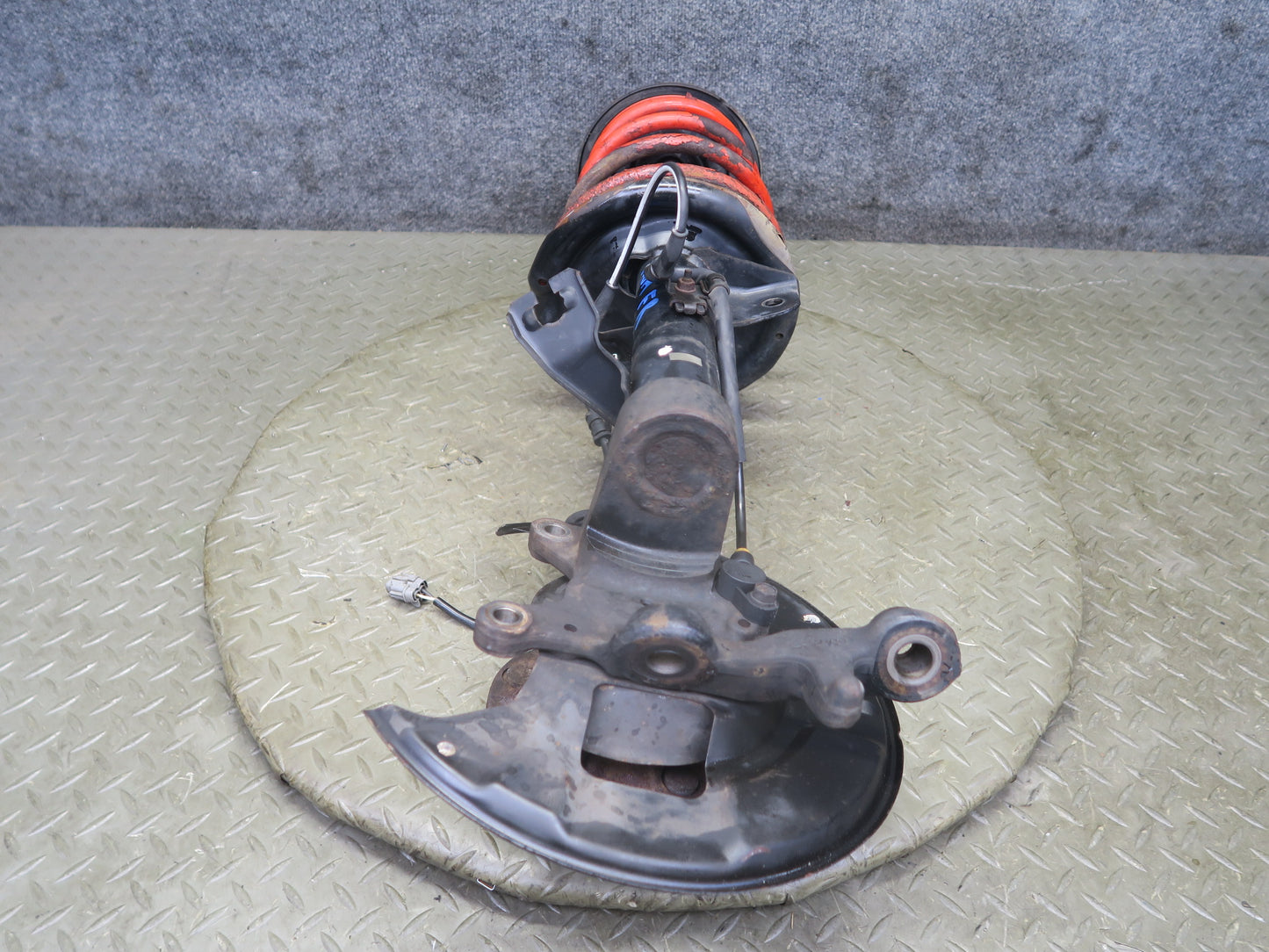 95-97 Nissan Gloria HY33 Front Right Spindle Knuckle Wheel Hub Shock Strut OEM