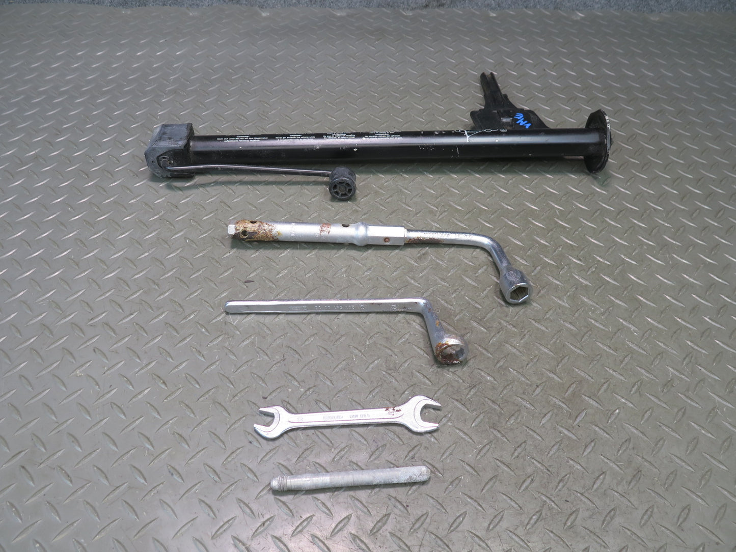 86-93 Mercedes W124 300E Emergency Spare Tire Lift Jack Tool KIT Set OEM
