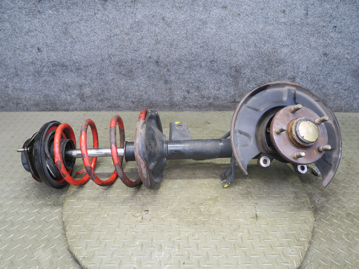 95-97 Nissan Gloria HY33 Front Left Spindle Knuckle Wheel Hub Shock Strut OEM