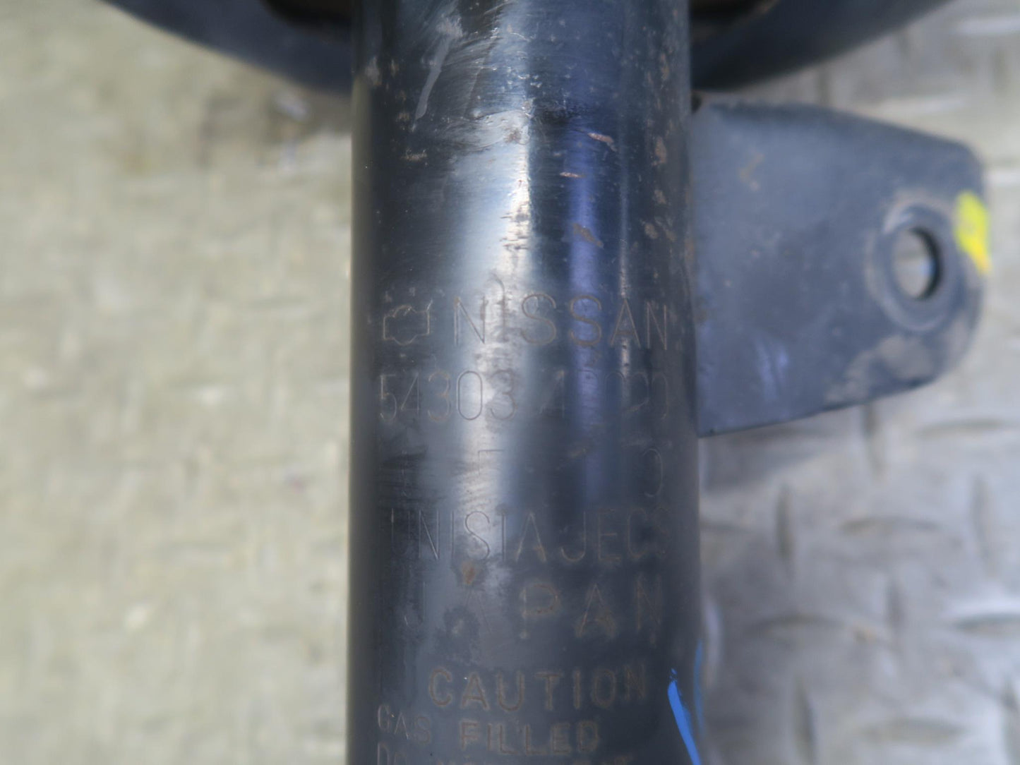 95-97 Nissan Gloria HY33 Front Left Spindle Knuckle Wheel Hub Shock Strut OEM