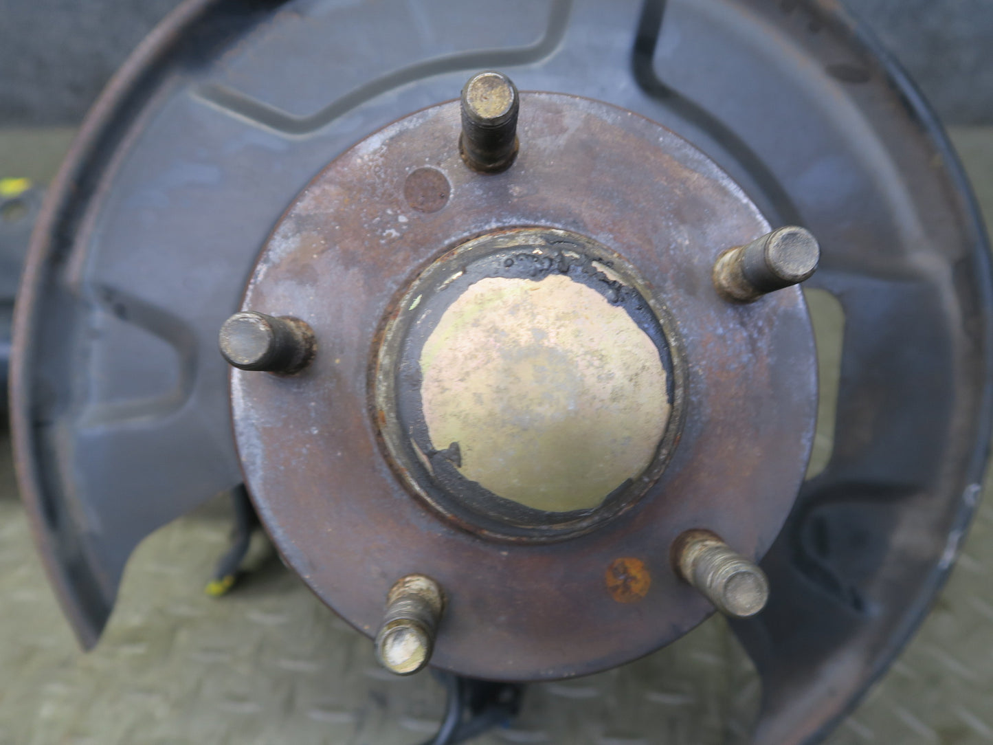 95-97 Nissan Gloria HY33 Front Left Spindle Knuckle Wheel Hub Shock Strut OEM