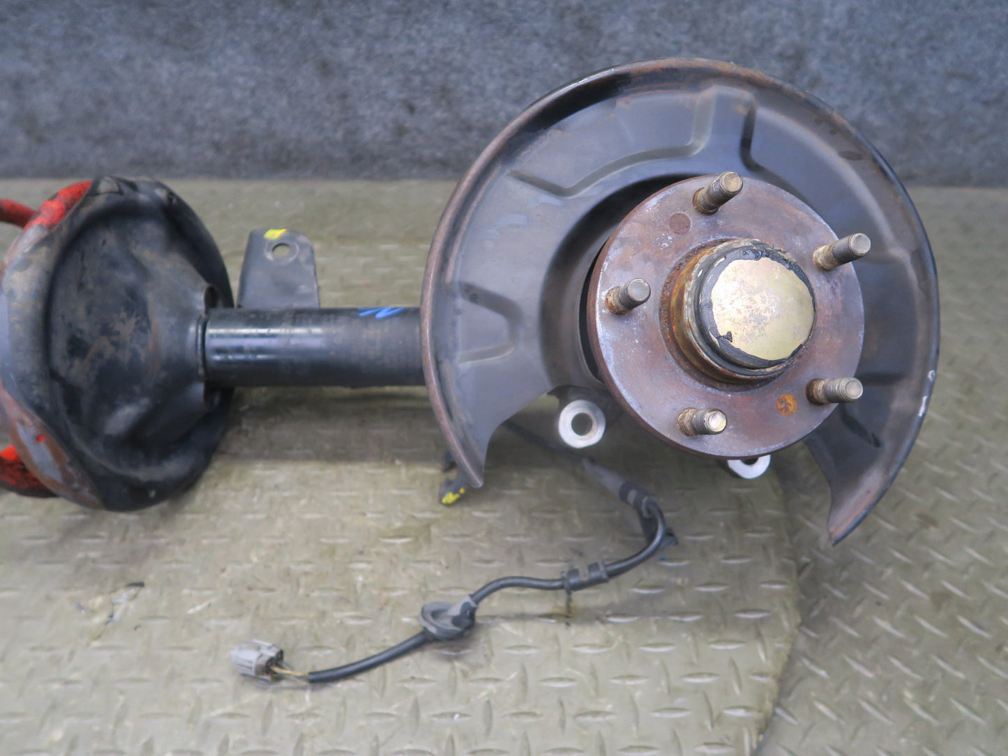 95-97 Nissan Gloria HY33 Front Left Spindle Knuckle Wheel Hub Shock Strut OEM