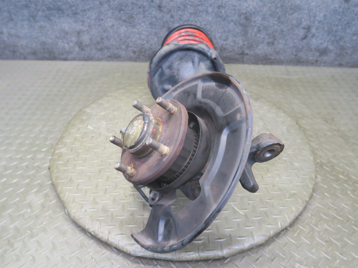 95-97 Nissan Gloria HY33 Front Left Spindle Knuckle Wheel Hub Shock Strut OEM