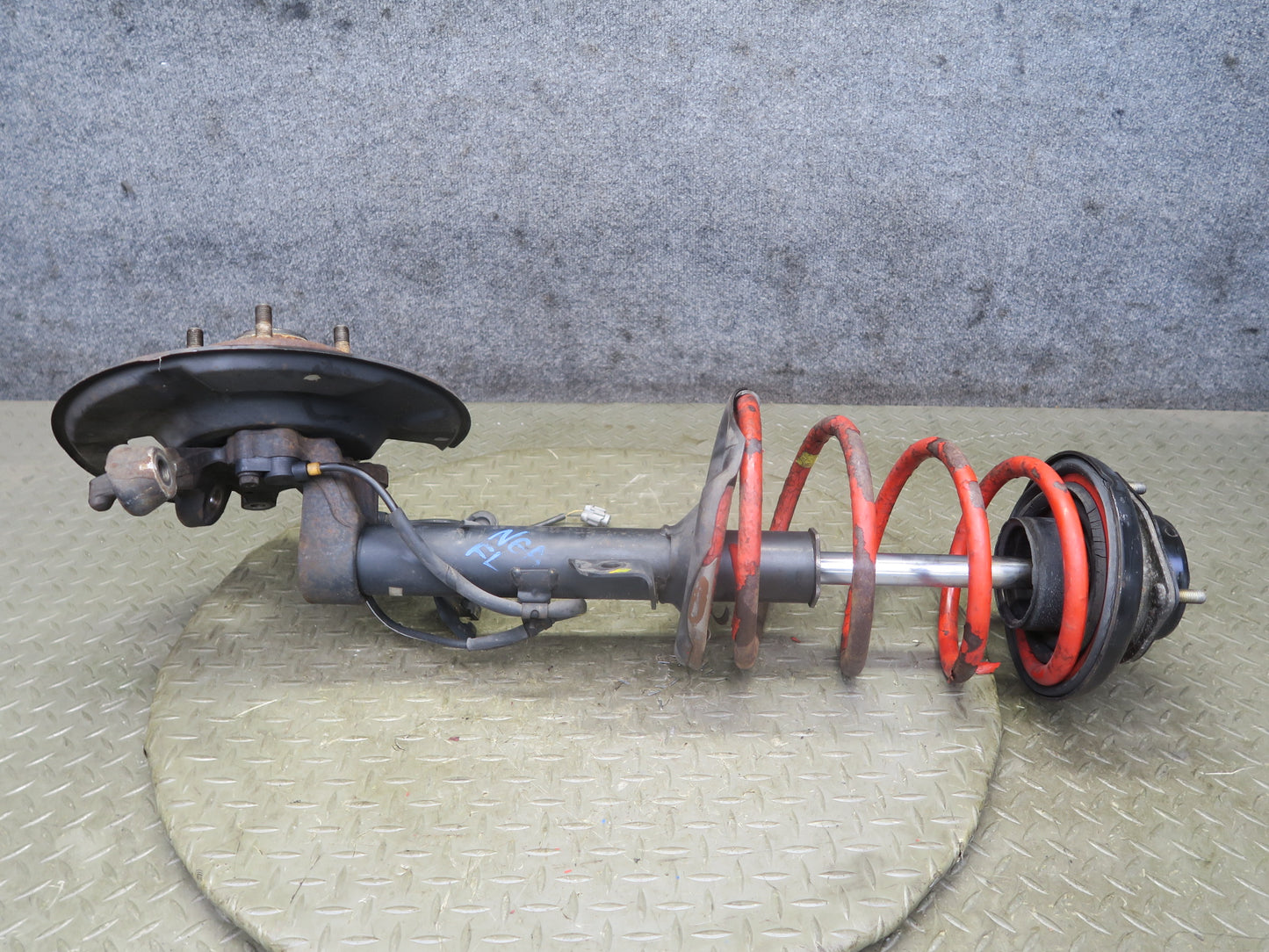 95-97 Nissan Gloria HY33 Front Left Spindle Knuckle Wheel Hub Shock Strut OEM