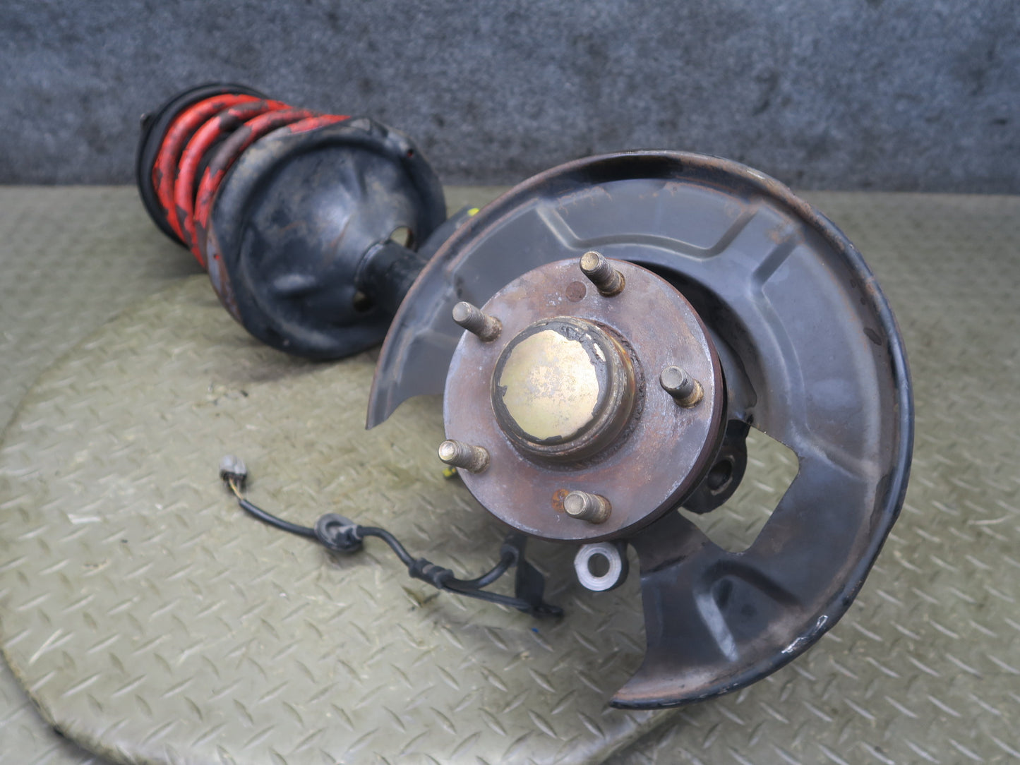 95-97 Nissan Gloria HY33 Front Left Spindle Knuckle Wheel Hub Shock Strut OEM