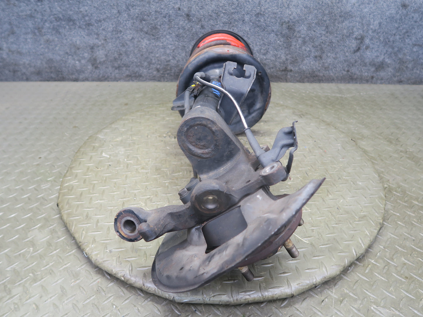 95-97 Nissan Gloria HY33 Front Left Spindle Knuckle Wheel Hub Shock Strut OEM