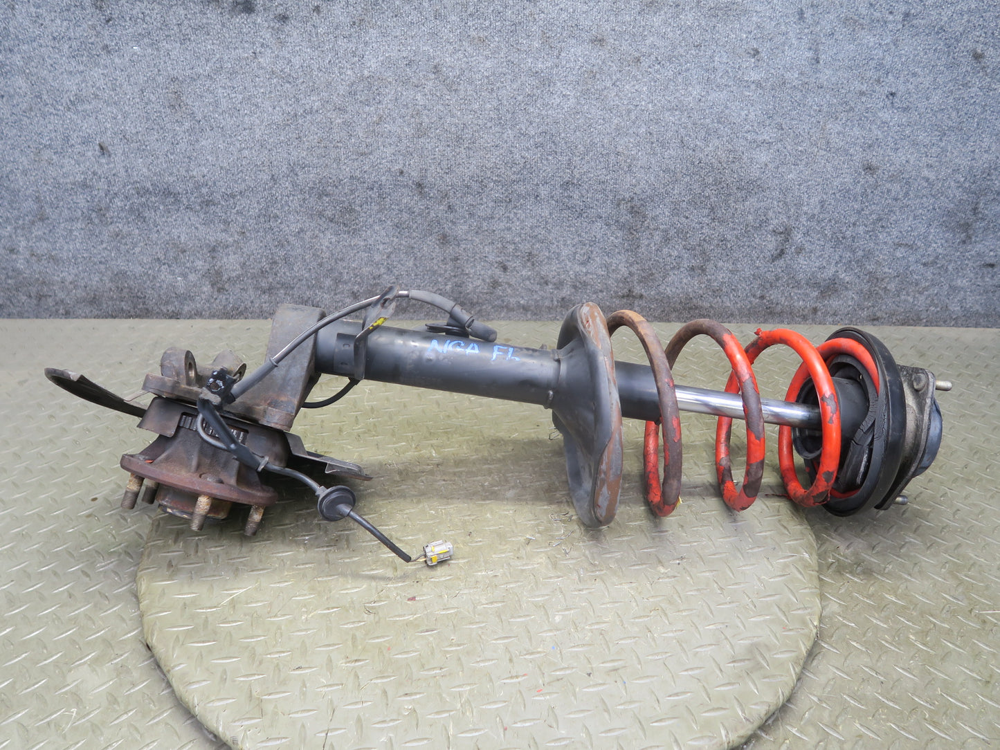 95-97 Nissan Gloria HY33 Front Left Spindle Knuckle Wheel Hub Shock Strut OEM