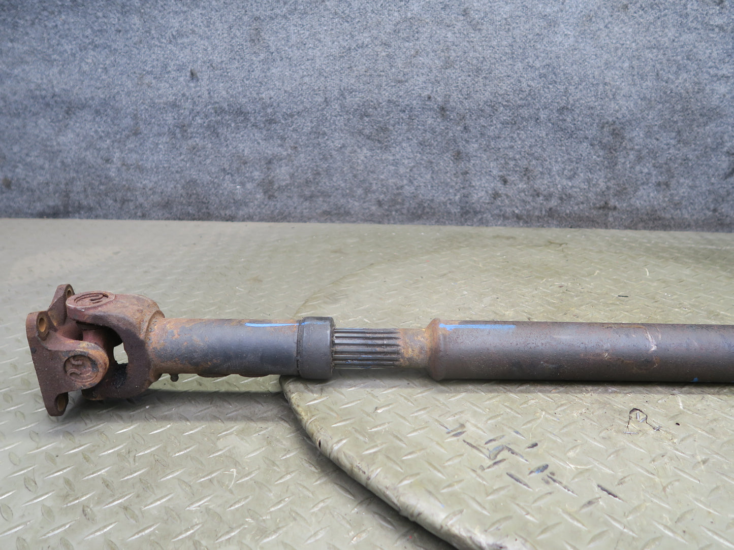 2007 Jeep Wrangler JK Rubicon 4WD MT 2DR DANA44 Front Driveshaft Drive Shaft OEM