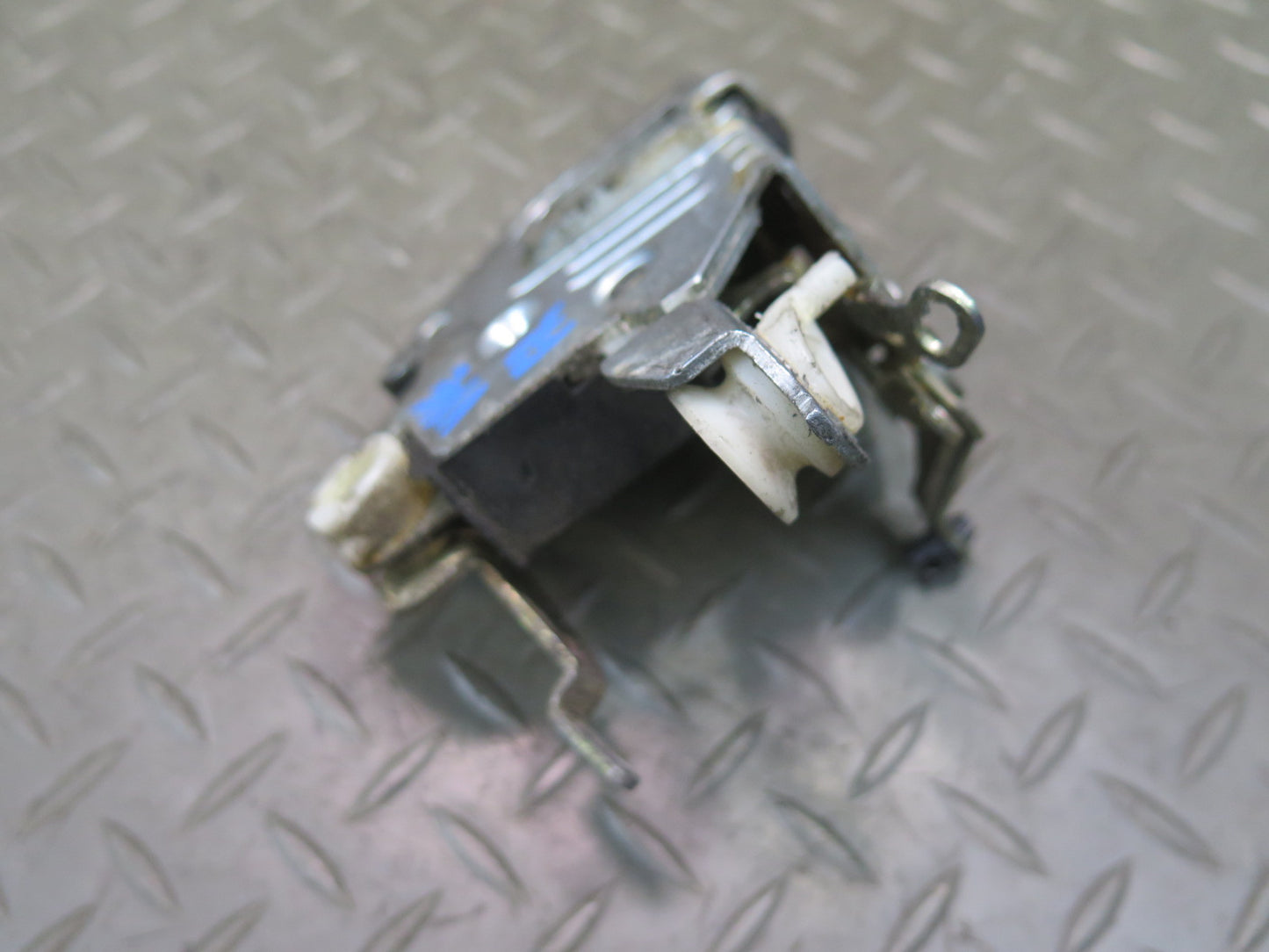 86-93 Mercedes W124 300E Front Right Door Lock Latch OEM