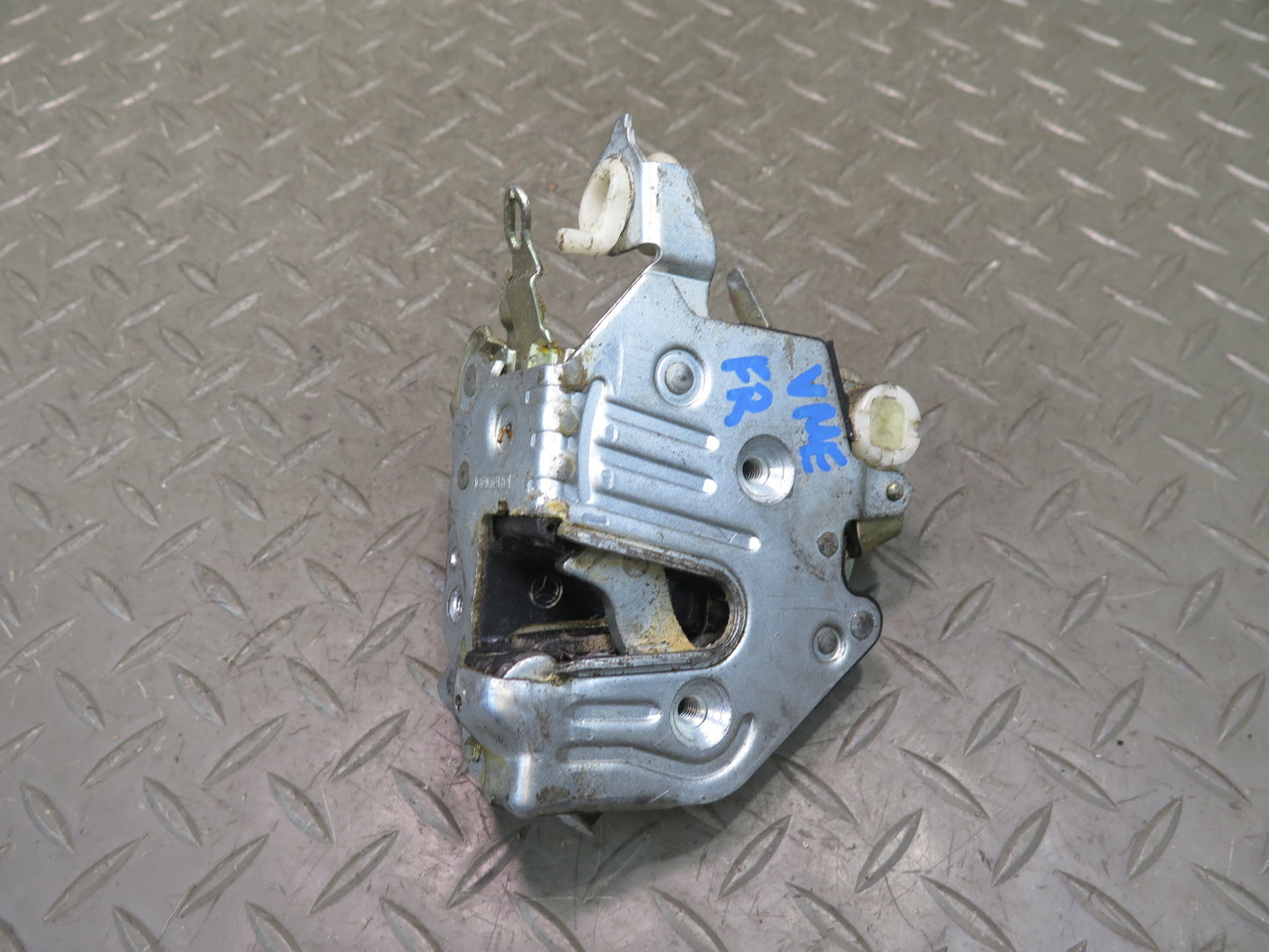 86-93 Mercedes W124 300E Front Right Door Lock Latch OEM