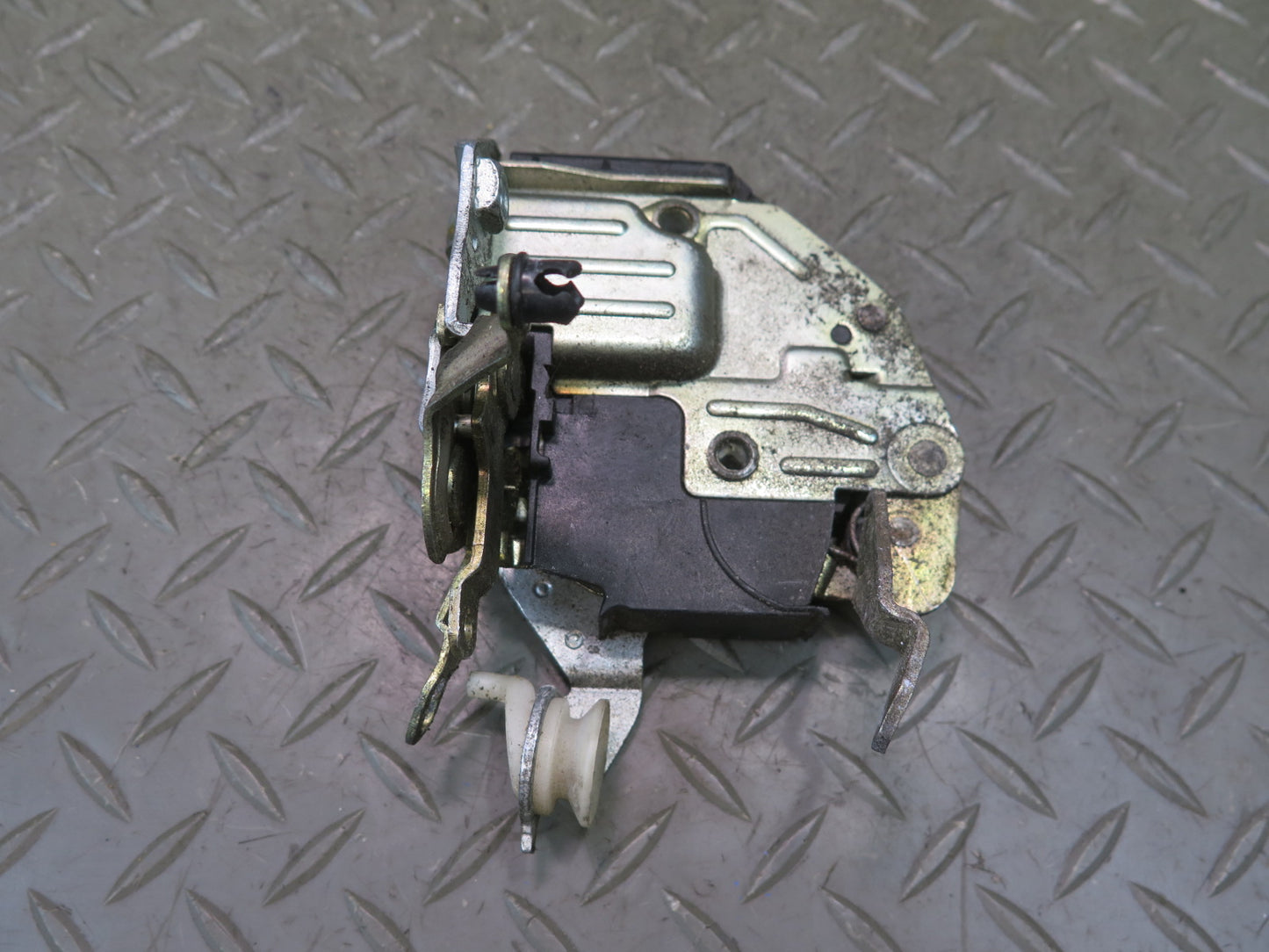 86-93 Mercedes W124 300E Front Right Door Lock Latch OEM
