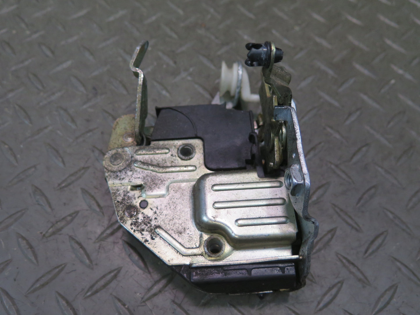 86-93 Mercedes W124 300E Front Right Door Lock Latch OEM