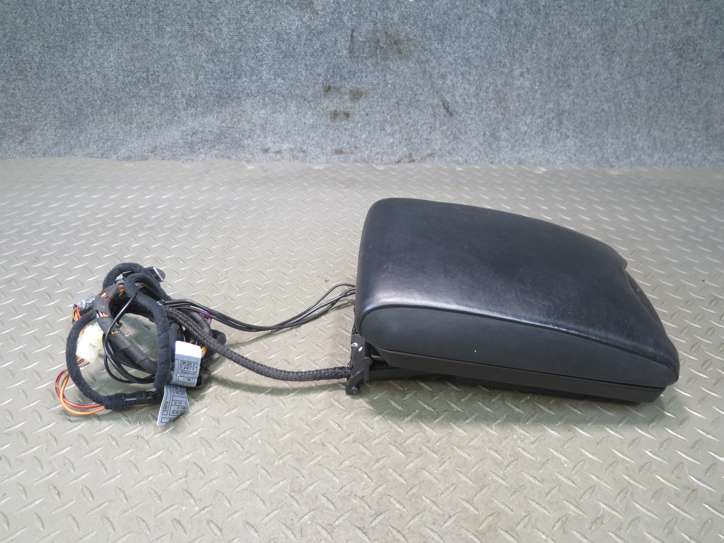 00-06 BMW E53 X5 Center Console Leather Armrest Black OEM