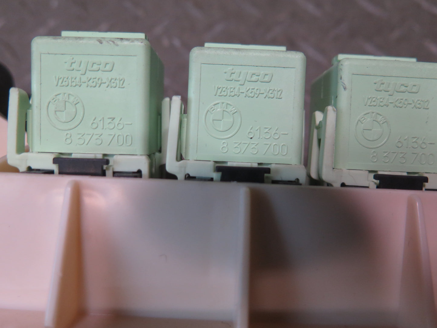 00-06 BMW E53 X5 Power Distribution Cabin Fuse Relay Box OEM