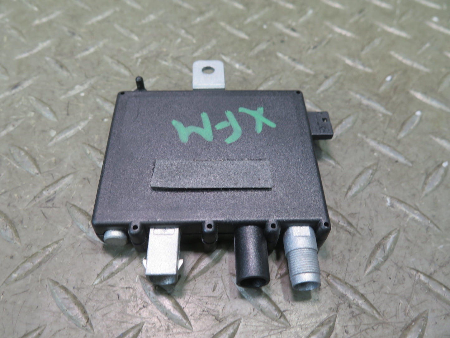 00-06 BMW E53 X5 Antenna Amplifier Trap Circuit Module 6906070 OEM