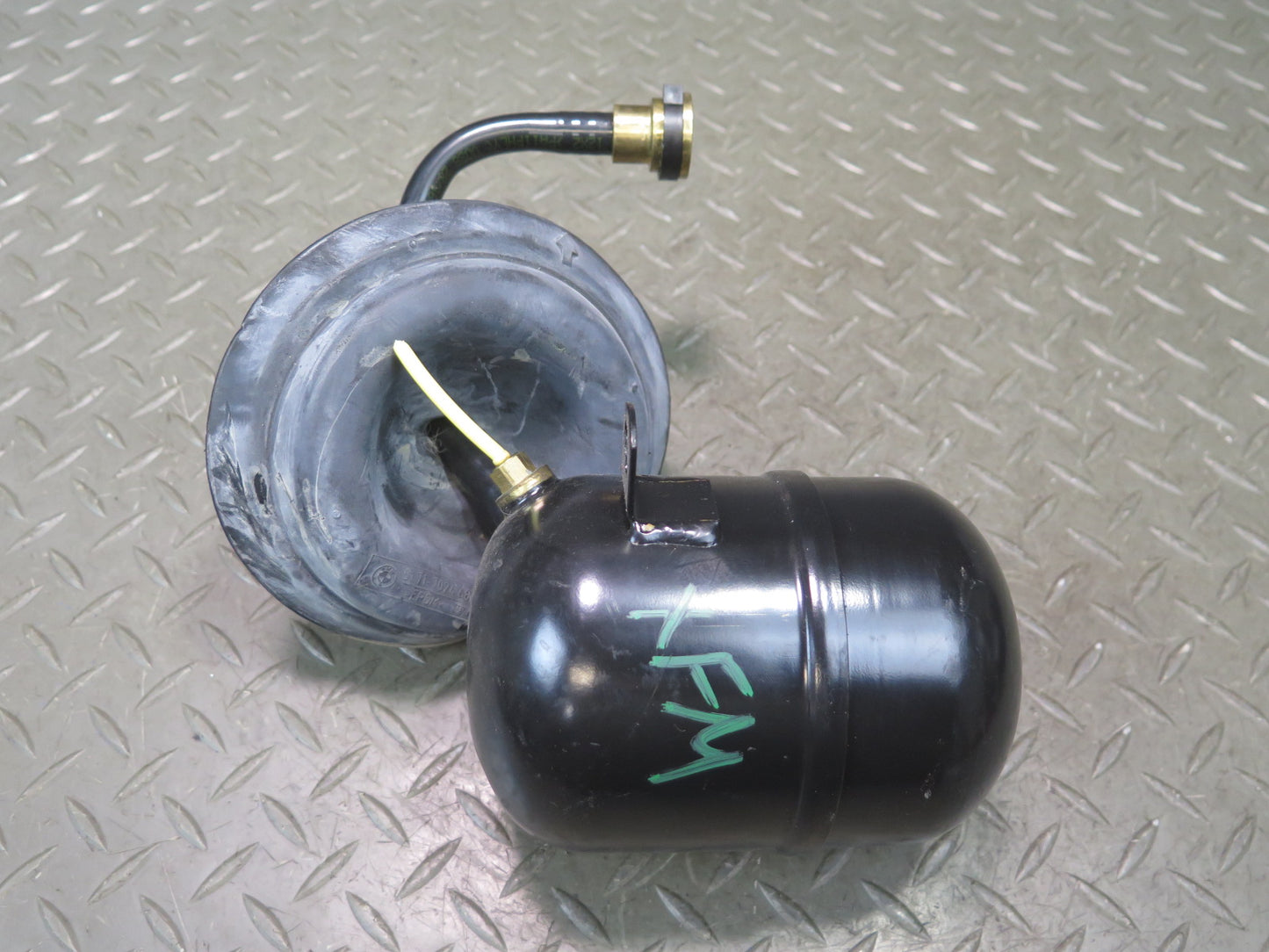 00-06 BMW E53 X5 Set of 2 Air Suspension Left & Right Reservoir Tank OEM