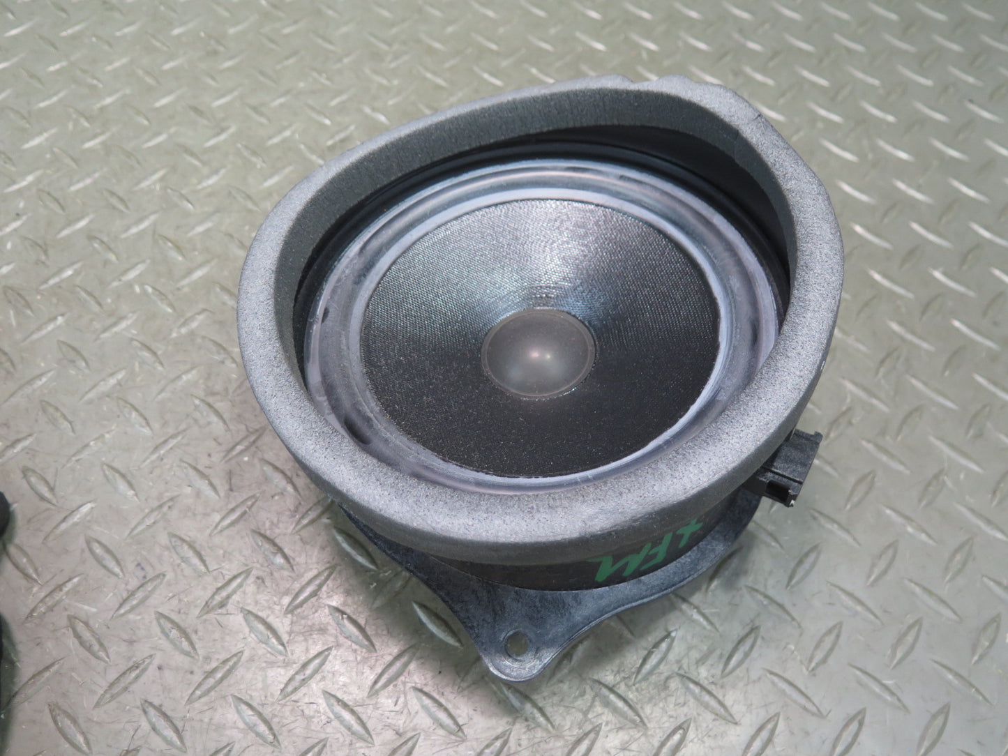 00-06 BMW X5 E53 Set of 2 Rear Left & Right Top-hifi Loudspeaker OEM
