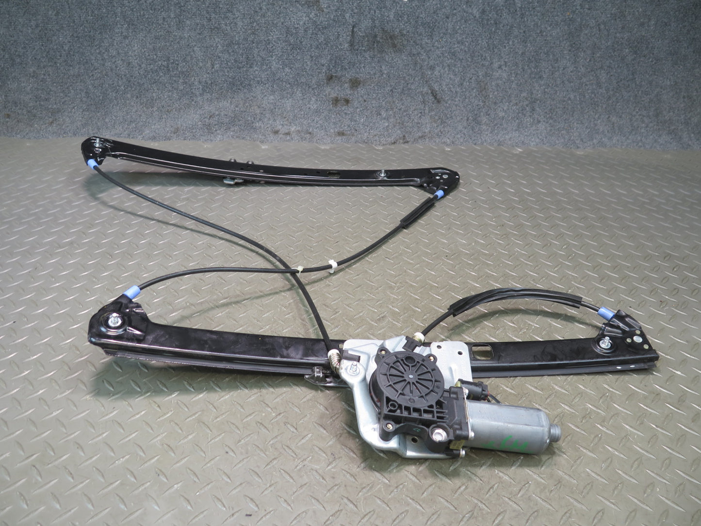 00-06 BMW X5 E53 Front Right Passenger Door Window Regulator w Motor OEM